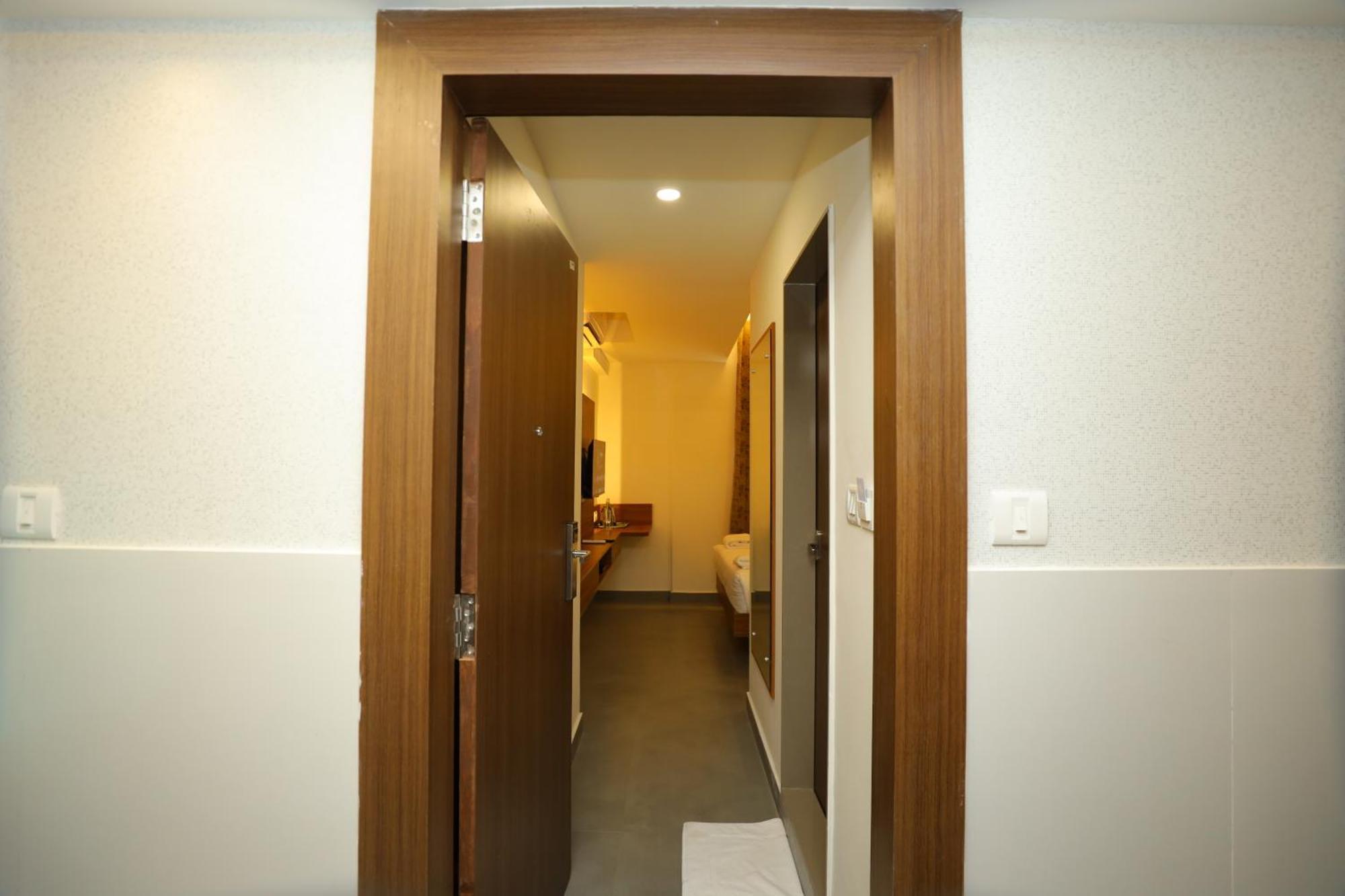 Silverkey Hotel Yelahanka Bangalore Eksteriør bilde